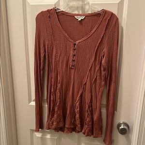 Lucky Brand Women's Rust Long Sleeve Top size Small.